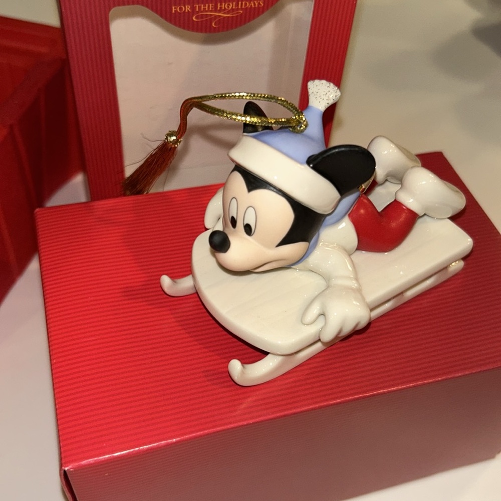 Vintage Mickey’s Sledding Adventure Ornament. - Picture 2 of 3